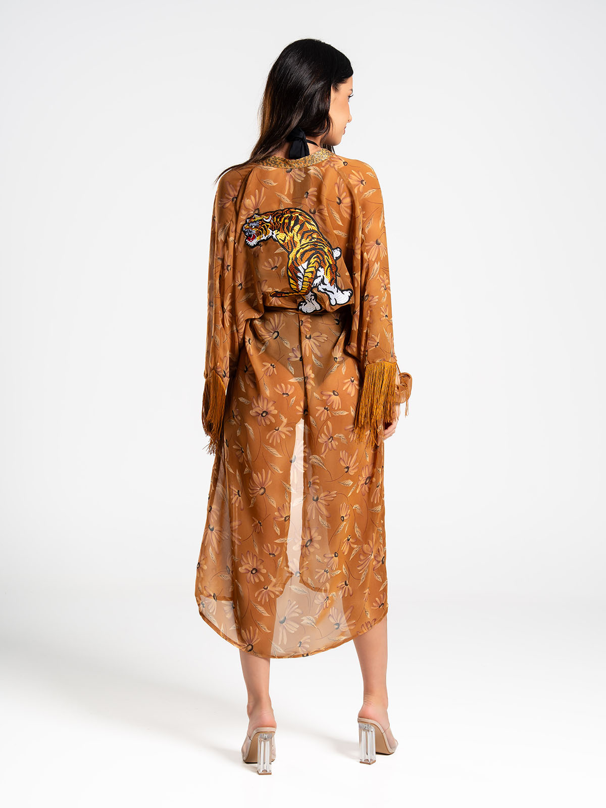 Kimono KAREN – siła zakorzeniona w naturze